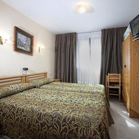 Hotel La Paz ยาเนส ภายนอก รูปภาพ