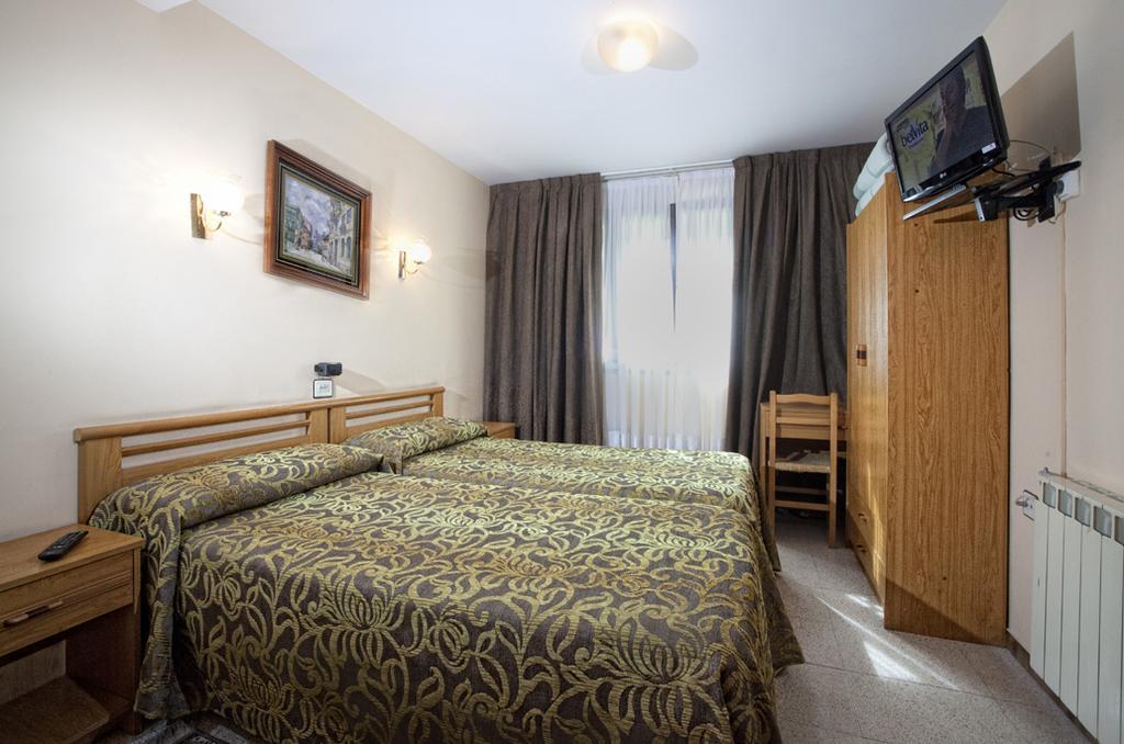 Hotel La Paz ยาเนส ภายนอก รูปภาพ